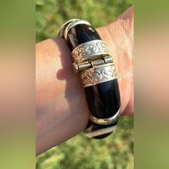 Vintage Artisan Wood and Metal Bracelet - Picture 14 of 15